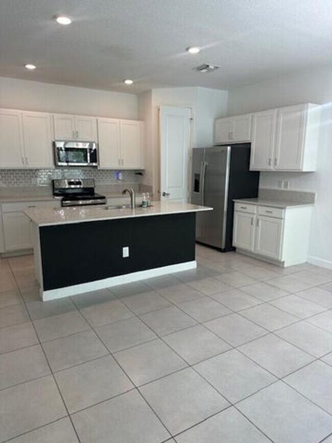 Building Photo - 4504 Hartwell Ln