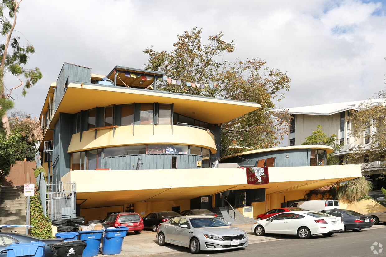 10919 Strathmore Dr, Los Angeles, CA 90024 Apartments in Los Angeles