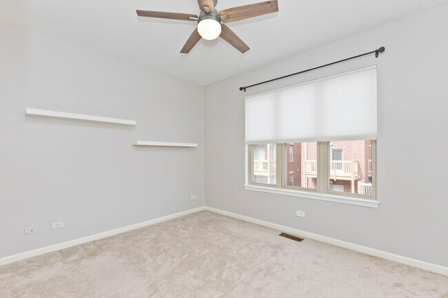 Building Photo - 1332 N Burling St