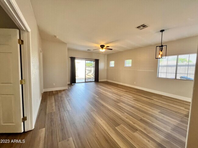 Building Photo - 2138 N Arbor Ln
