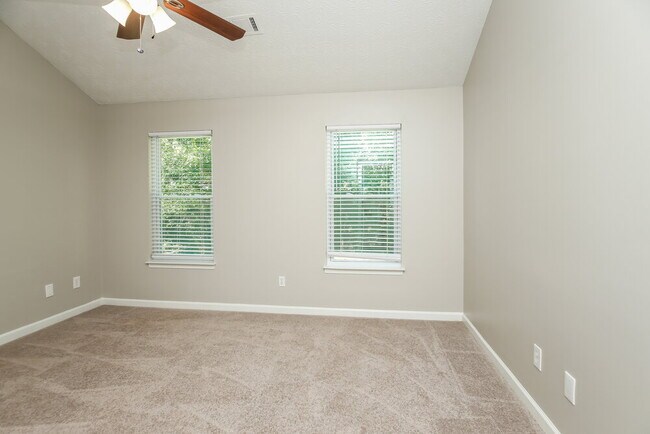 Foto del edificio - 54 Virginia Heights Dr