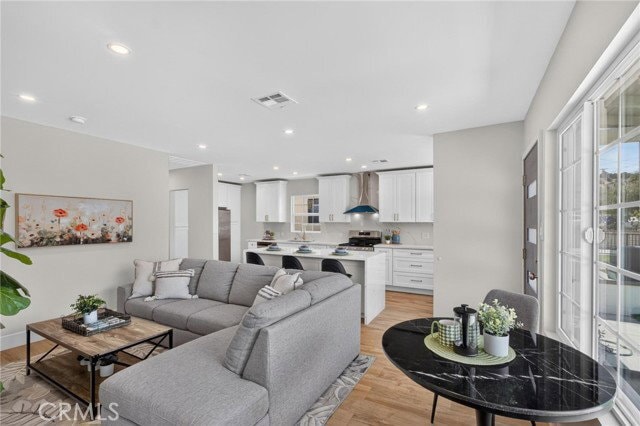 Foto del edificio - 1223 W 23rd St