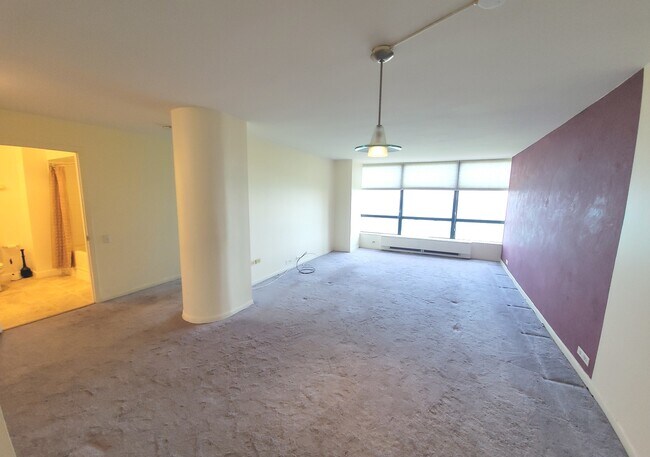 Building Photo - 5415 N Sheridan Rd