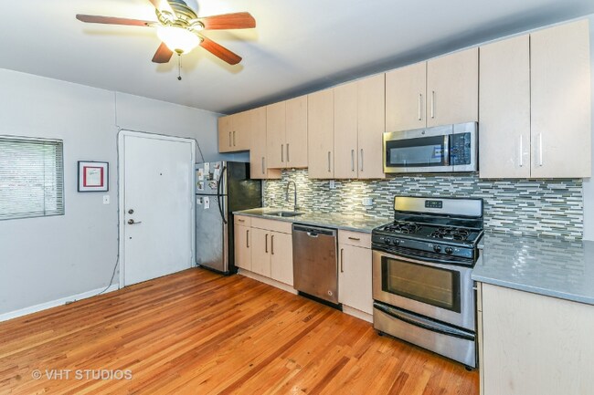 Building Photo - 1416 N Greenview Ave