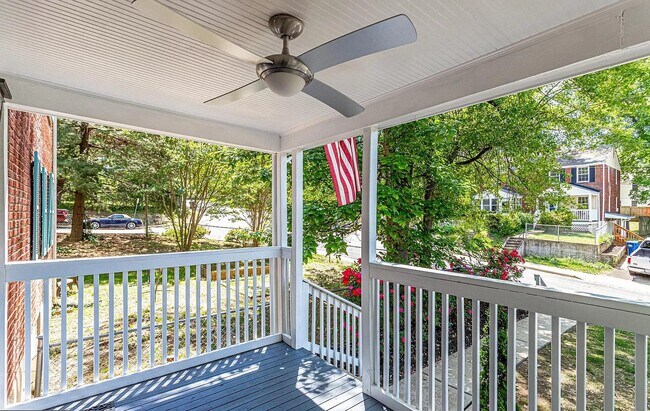 Photo - 2702 Farmington Dr House