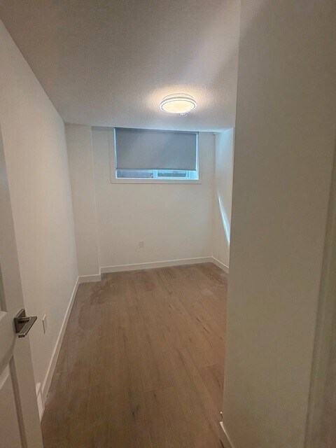 Photo du bâtiment - One Bed One Bath Basement Unit