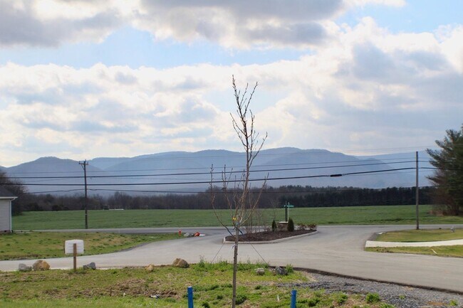 Foto del edificio - Duplex for rent with Mountain Views - 2 So...