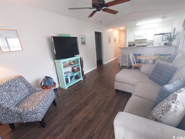 Building Photo - 4262 Pinehurst Cir