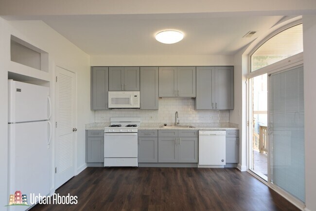 Foto del edificio - 5208 N Sawyer Ave
