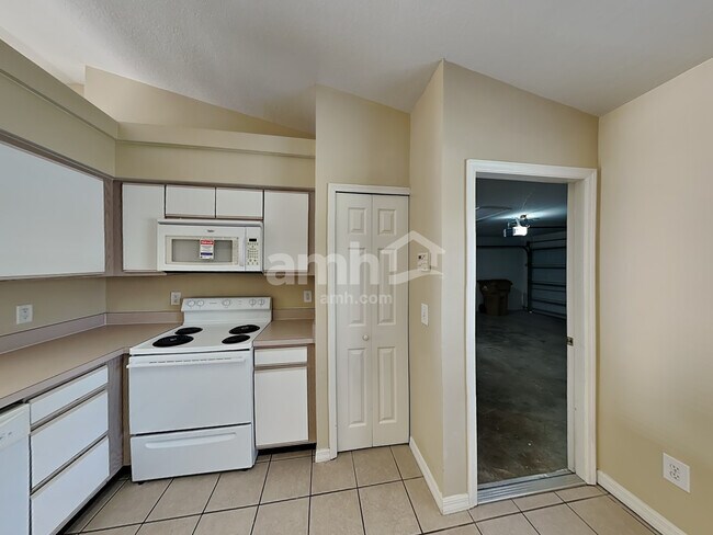 Building Photo - 10711 Aria Court