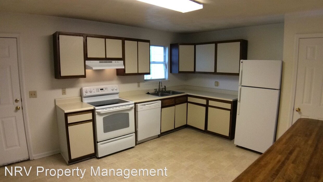 Primary Photo - 4 br, 2.5 bath House - 228 Pheasant Run