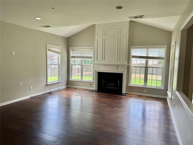 Building Photo - 230 Albrighton Ct