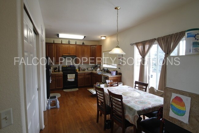 Building Photo - 9231 Ballybunion Rd