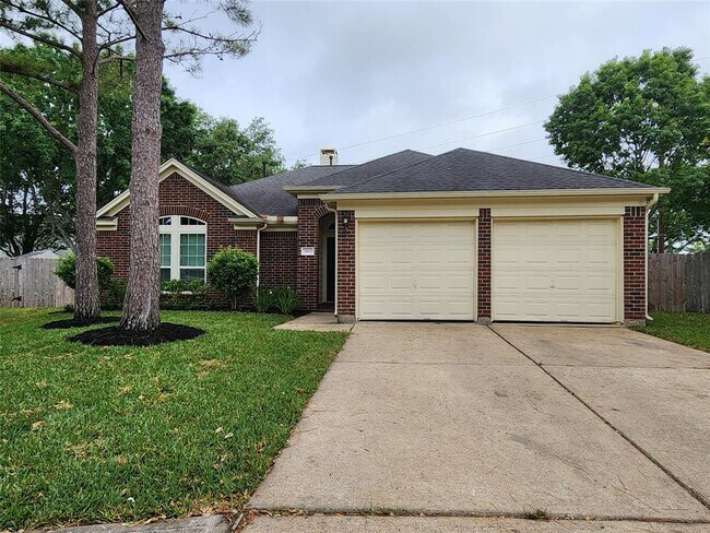 Foto del edificio - 3803 Summerfield Dr