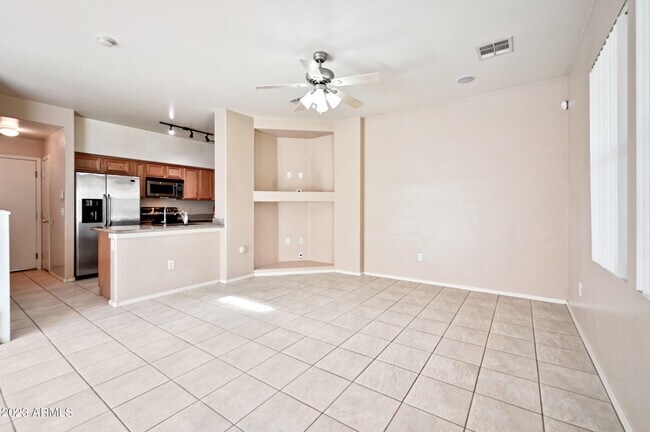Building Photo - 1559 S Longspur Ln