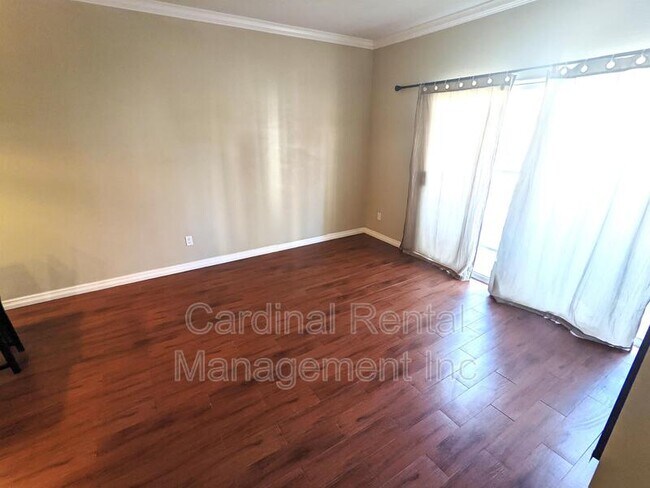 Foto del edificio - 156 S Oak Knoll Ave