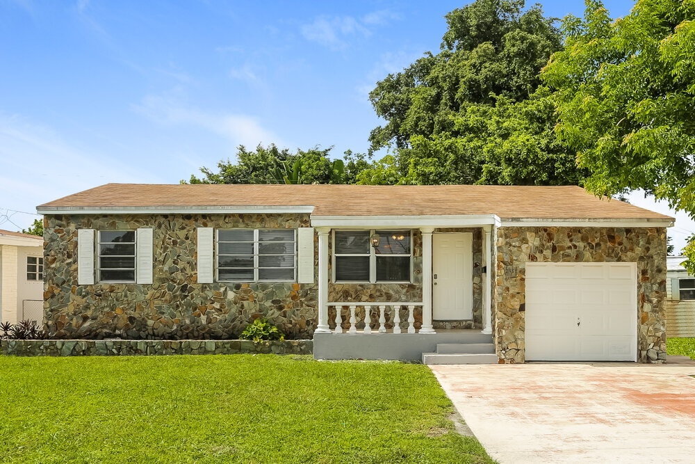 Foto principal - 2468 Wiley St