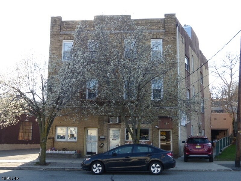 Primary Photo - 63 Washington Ave