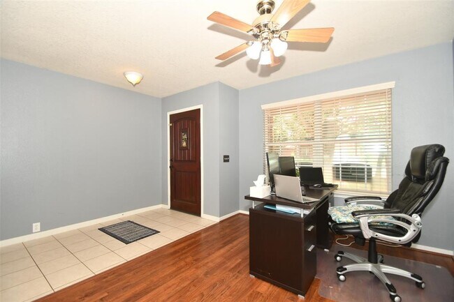 Building Photo - 17307 Shadow Ledge Dr