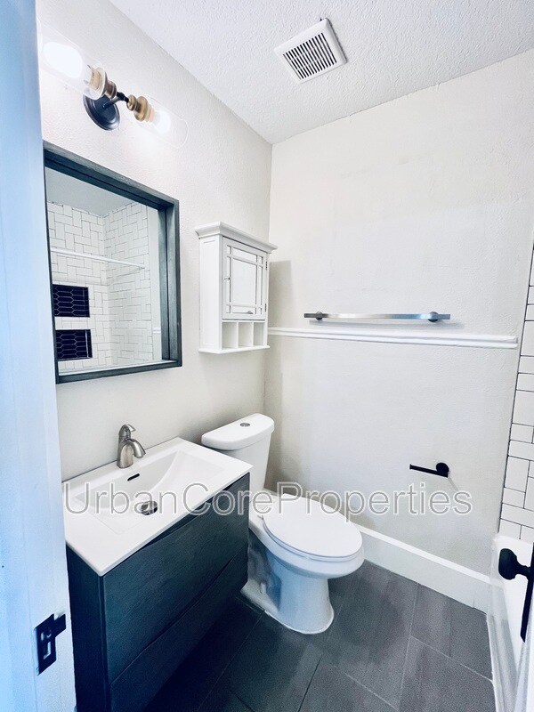 Foto del edificio - 360 13th Ave NE