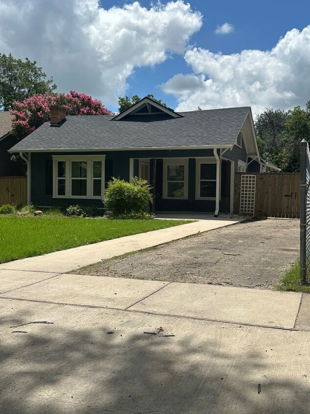 Primary Photo - Precious Waco home