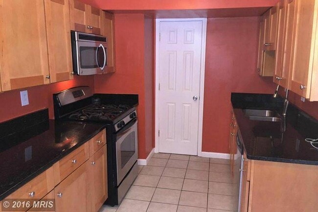 Building Photo - 8180 Fernlake Ct