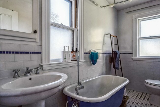 Building Photo - 31 Morse St