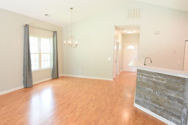 Foto del edificio - 223 Olde Well Loop Rd