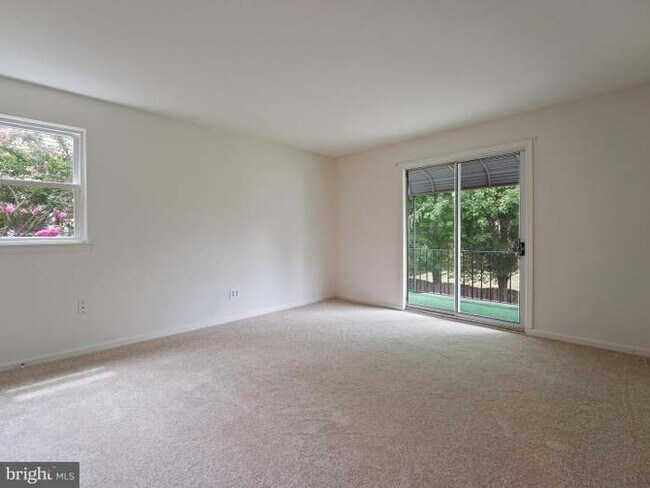 Foto del edificio - 632 Country Ln
