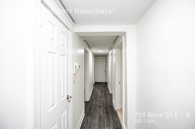 Building Photo - **Newly Renovated 2 Bedroom + Den**