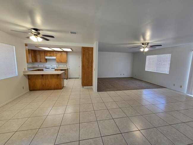Building Photo - Corner lot home, super clean!