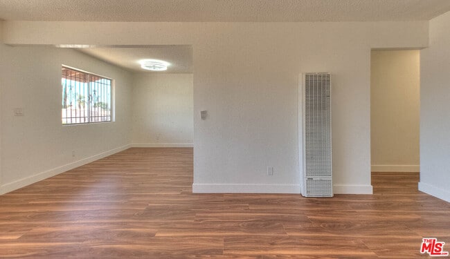 Foto del edificio - 8468 S Halldale Ave