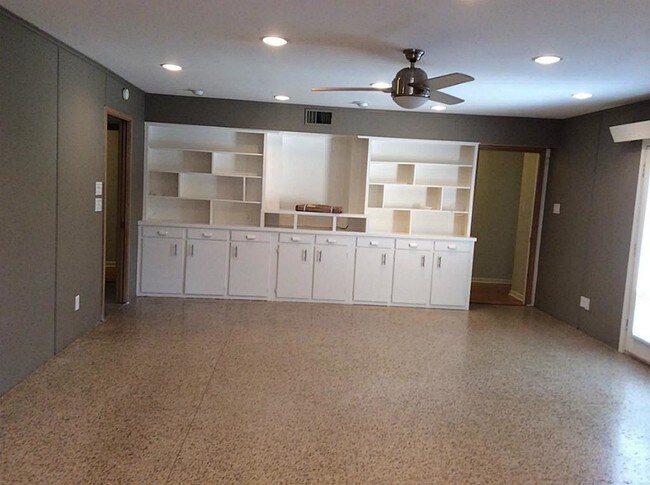 Building Photo - 4007 Mischire Dr