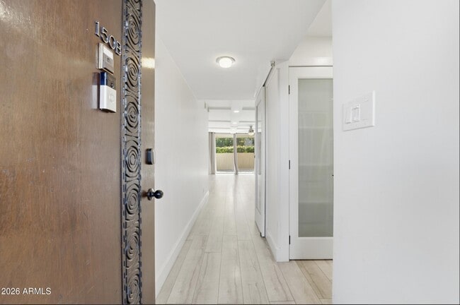 Foto del edificio - 7625 E Camelback Rd