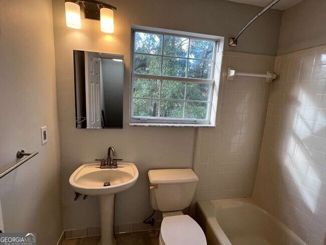 Building Photo - 307 Old Mill Dr