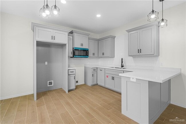 Building Photo - 10 Hidden Hls St