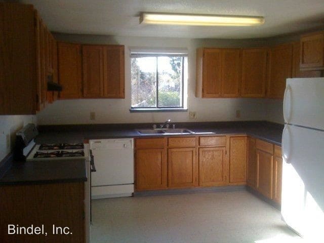 Building Photo - 2362 Redwood St