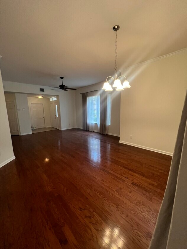 Dining and living - 7619 Bay Port Rd