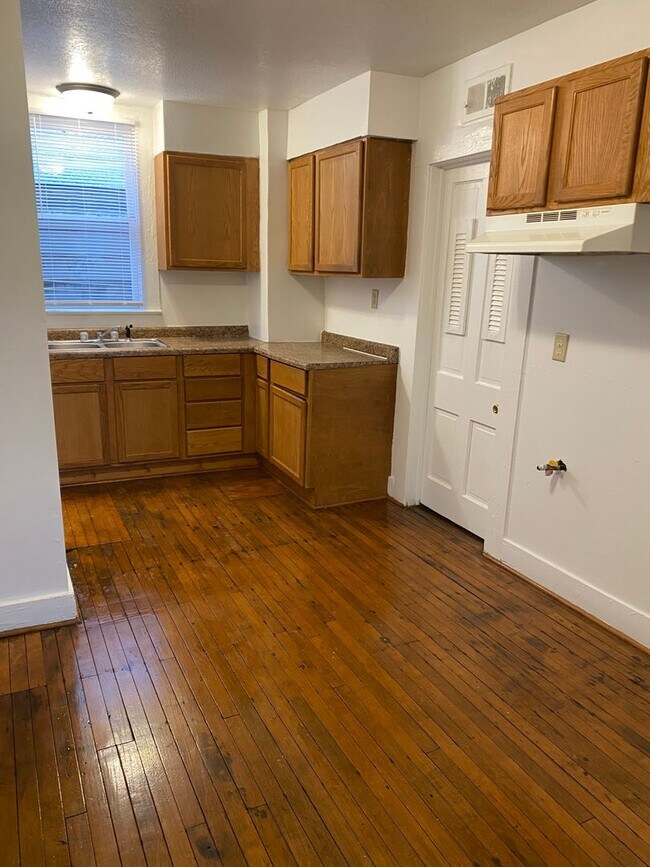 Foto del edificio - Vintage One Bedroom, Very Cool!