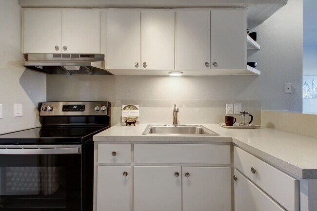 Building Photo - 409 W 38th St