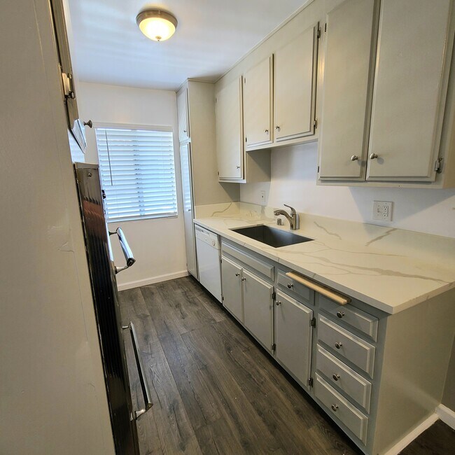 Foto del edificio - 5035 Coldwater Canyon Ave