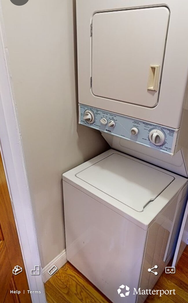 Building Photo - 571 Franklin St