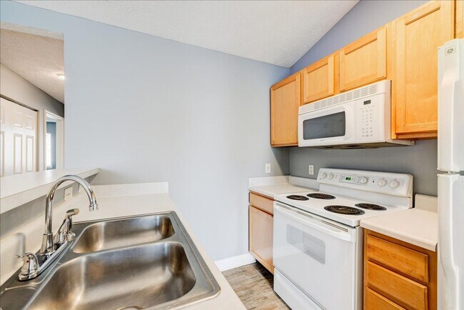 Foto del edificio - **2 bedroom 2 bath $1199/mo***Evansville, IN*** Pet Friendly**Vaulted Ceilings