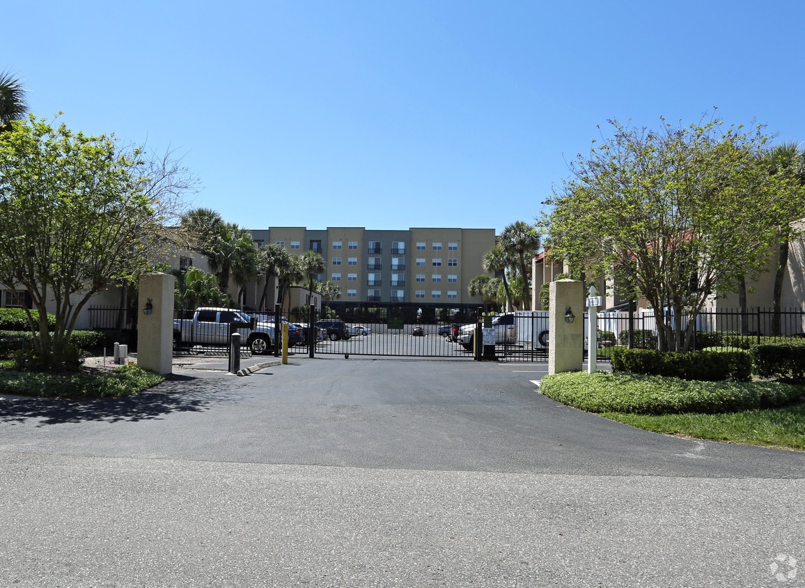 Building Photo - Siena Villas At Beach Park
