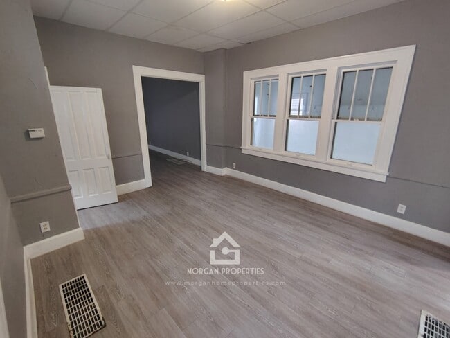 Foto del edificio - 227 W 12th St