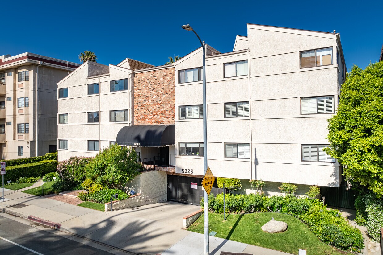 Foto principal - 5325 Lindley Ave