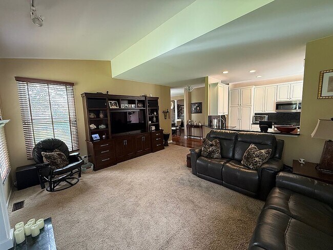 Foto del edificio - 667 Indian Ridge Dr