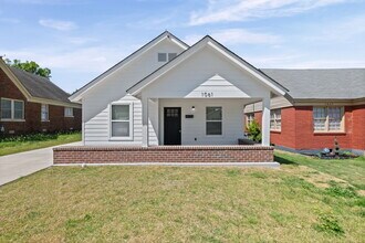 Building Photo - 1061 N Avalon St