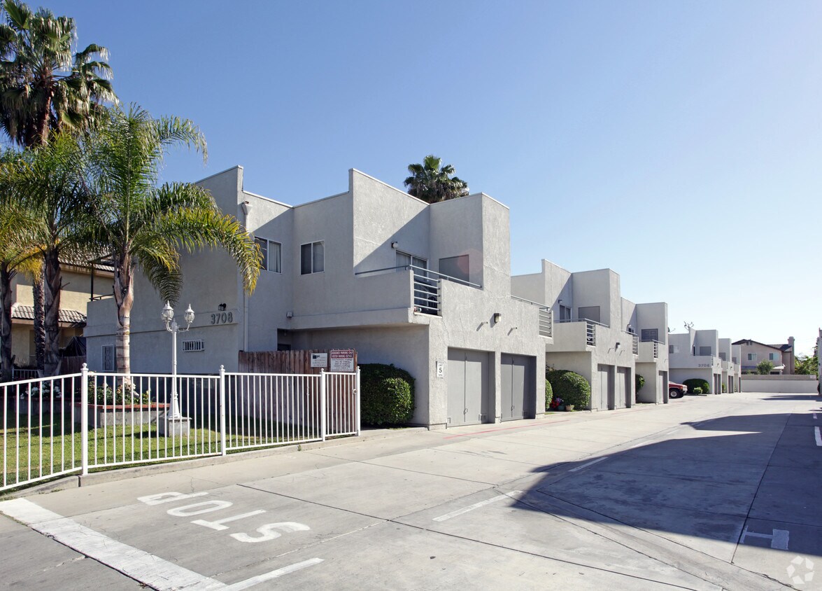 Primary Photo - 3702-3708 Merced Ave
