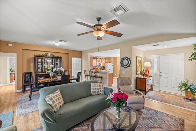 Foto del edificio - Beutiful Home in gated community